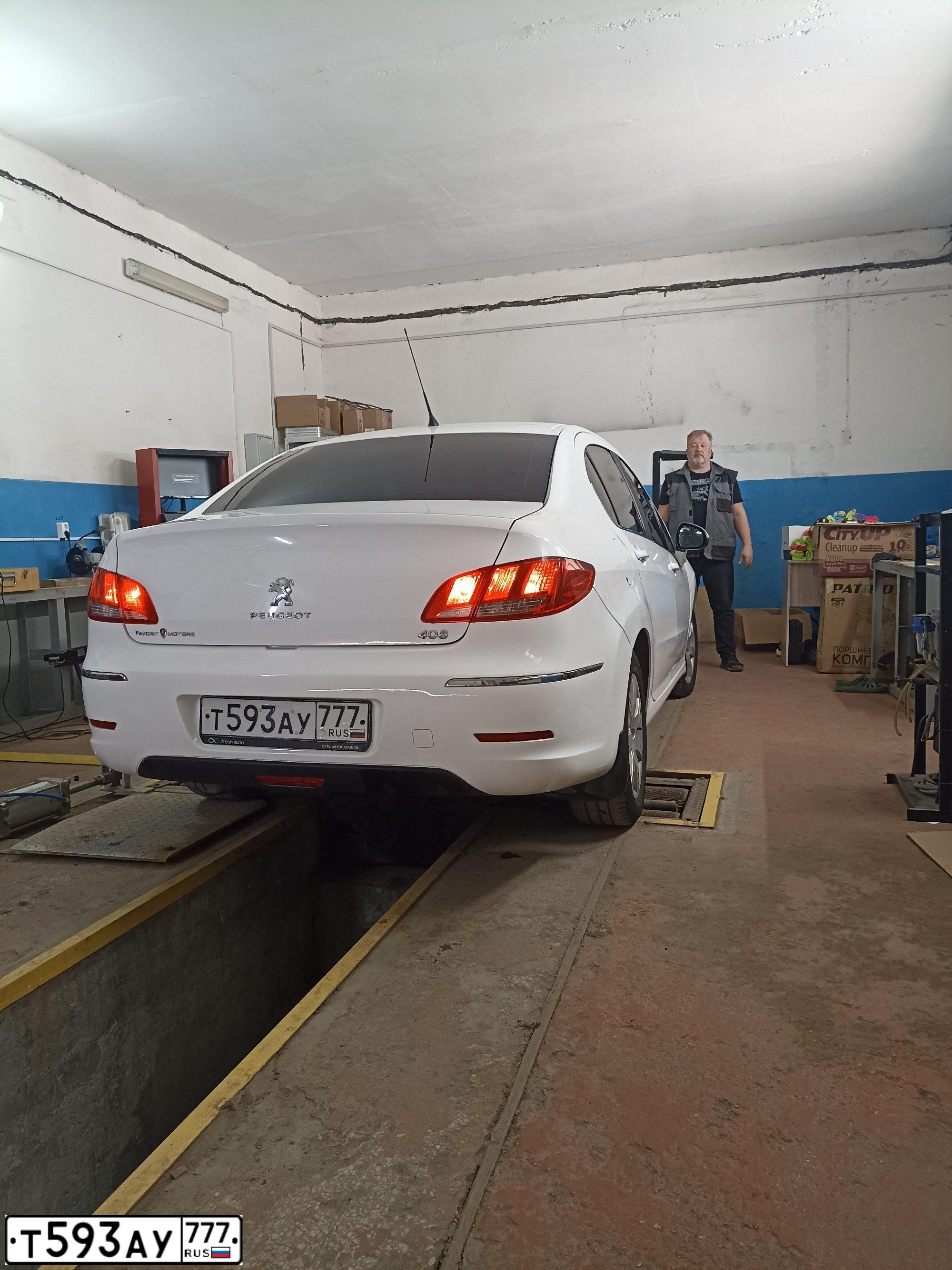 Фото автомобиля PEUGEOT 408, 2014 — госномер К262КМ62. Цвет: Белый
