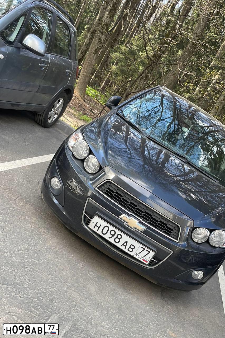 Фото автомобиля CHEVROLET AVEO, 2012 — госномер Н098АВ77. Цвет: ЧЕРНЫЙ
