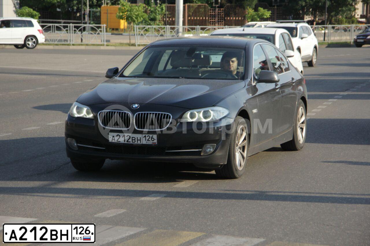 Фото автомобиля BMW SERIE 5, 2011 — госномер А212ВН126. Цвет: ТЕМНО-СЕРЫЙ