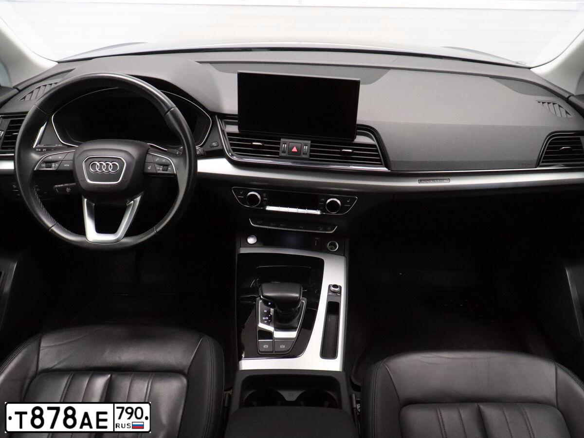 Фото автомобиля AUDI Q5, 2021 — госномер Р855АА550. Цвет: синий