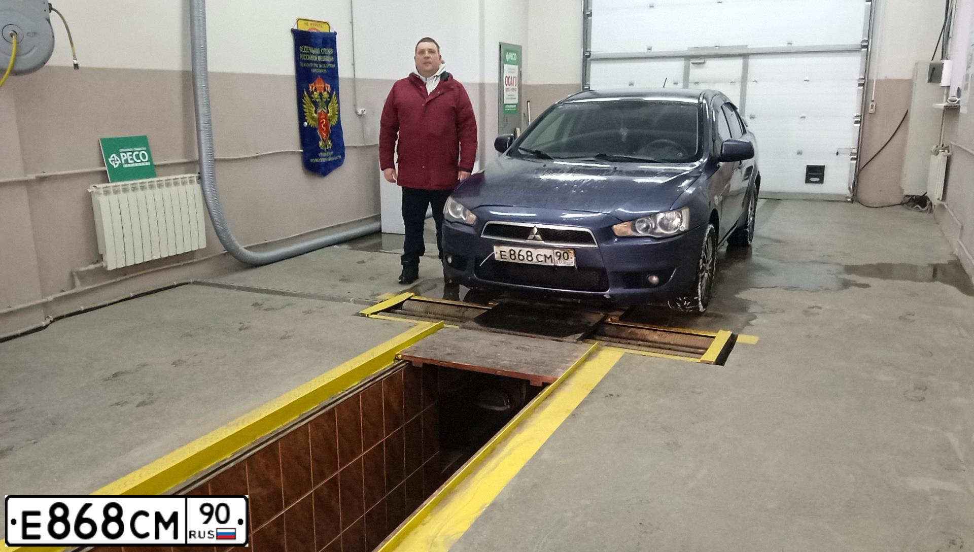 Фото автомобиля MAZDA 323, 1992 — госномер У655ТС199. Цвет: КРАСНЫЙ