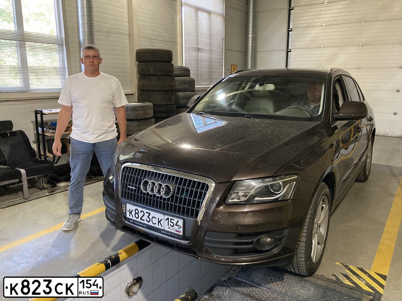 Фото автомобиля AUDI Q5, 2011 — госномер К383ОВ142. Цвет: Коричневый