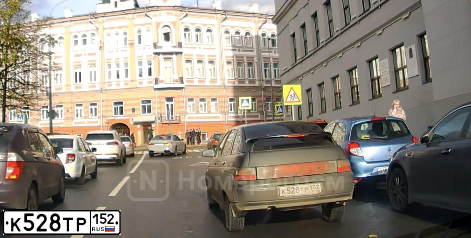 Фото автомобиля LADA 2112, 2004 — госномер У823АР152. Цвет: ЧЕРНЫЙ
