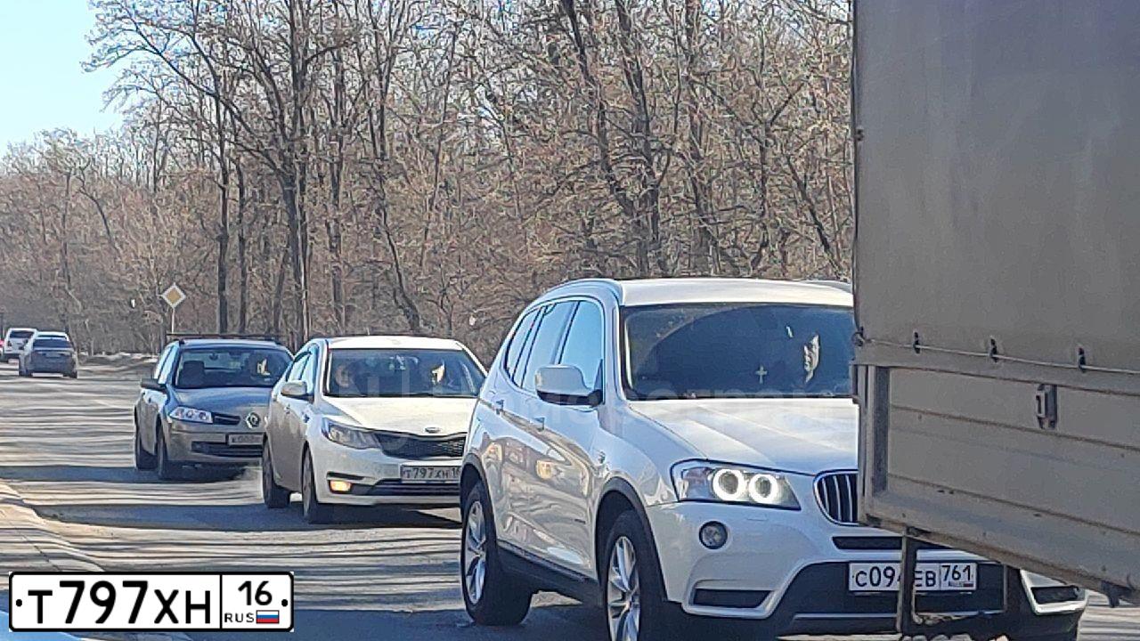 Фото автомобиля FORD D FOCUS, 2013 — госномер М243АК702. Цвет: ТЕМНО-СЕРЫЙ