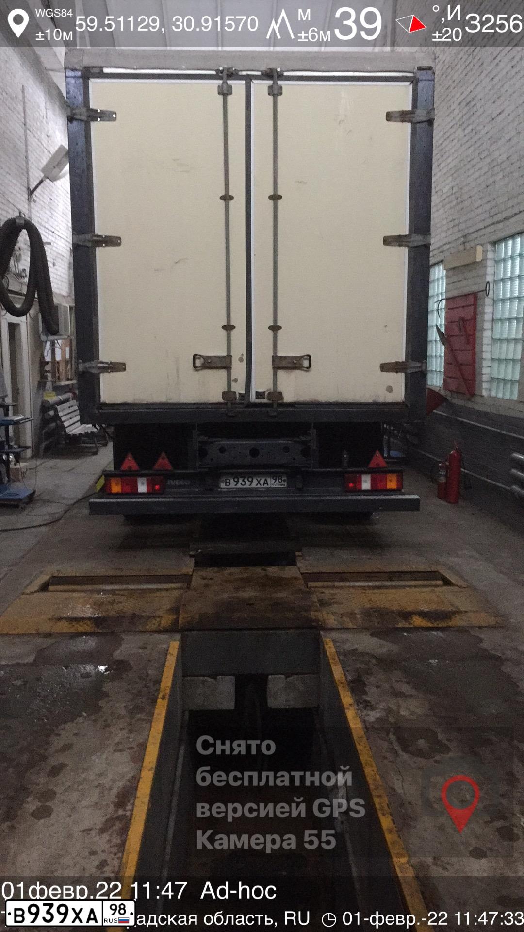 Фото автомобиля IVECO EUROCARGO, 2002 — госномер В939ХА98. Цвет: Белый