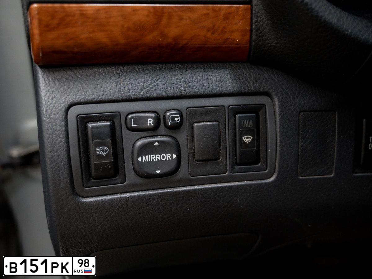 Фото автомобиля TOYOTA AVENSIS, 2007 — госномер С151КА178. Цвет: Серебристый