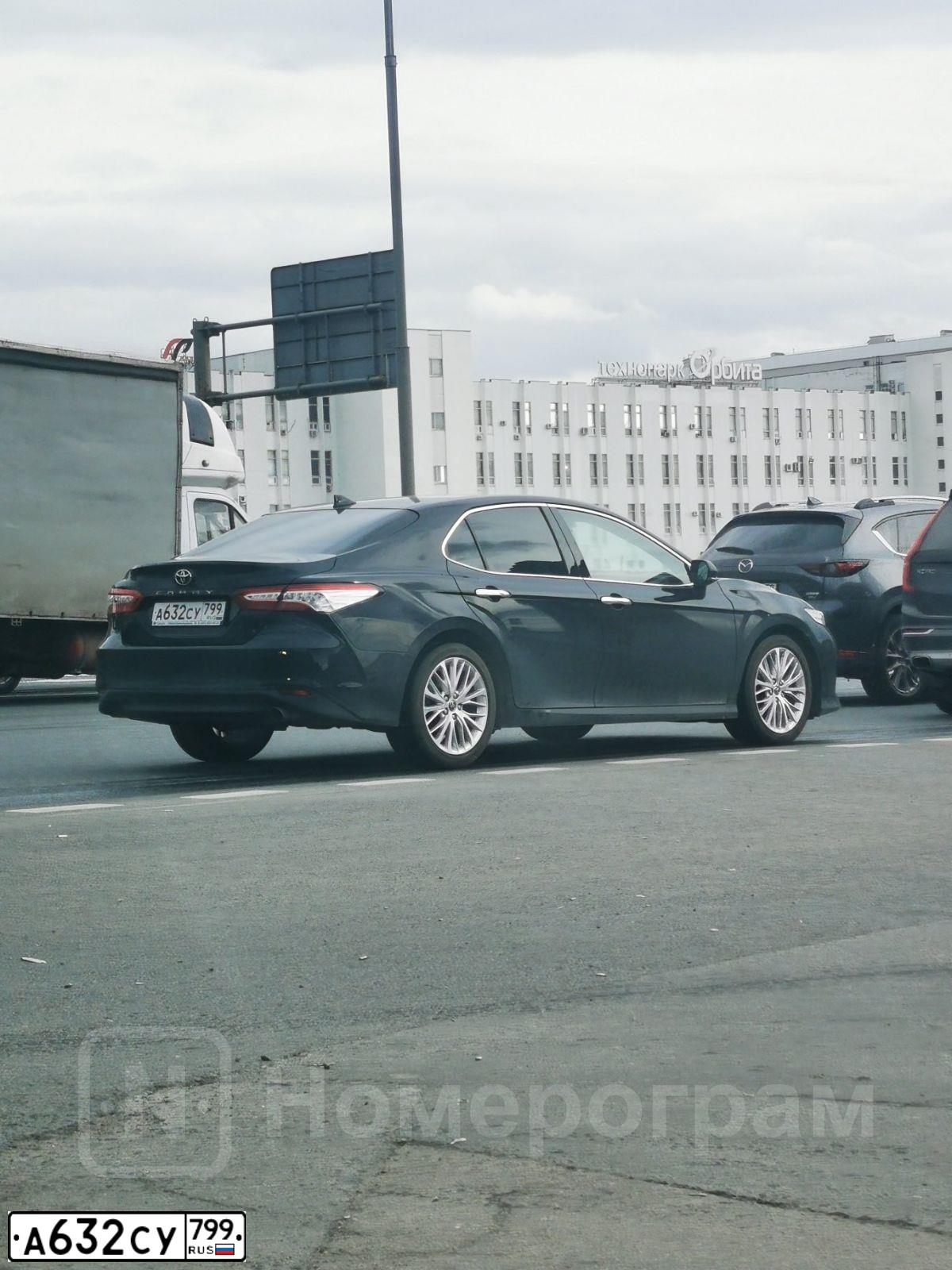 Фото автомобиля TOYOTA CAMRY, 2019 — госномер К988ХК790. Цвет: ЧЕРНЫЙ