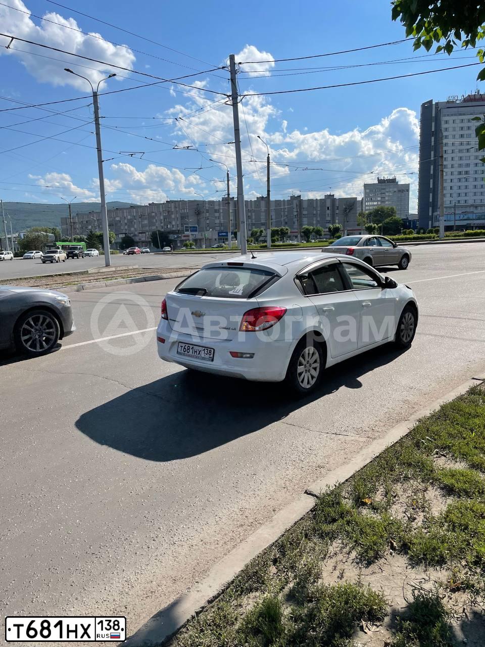 Фото автомобиля CHEVROLET CRUZE, 2012 — госномер Р436ЕО124. Цвет: Белый
