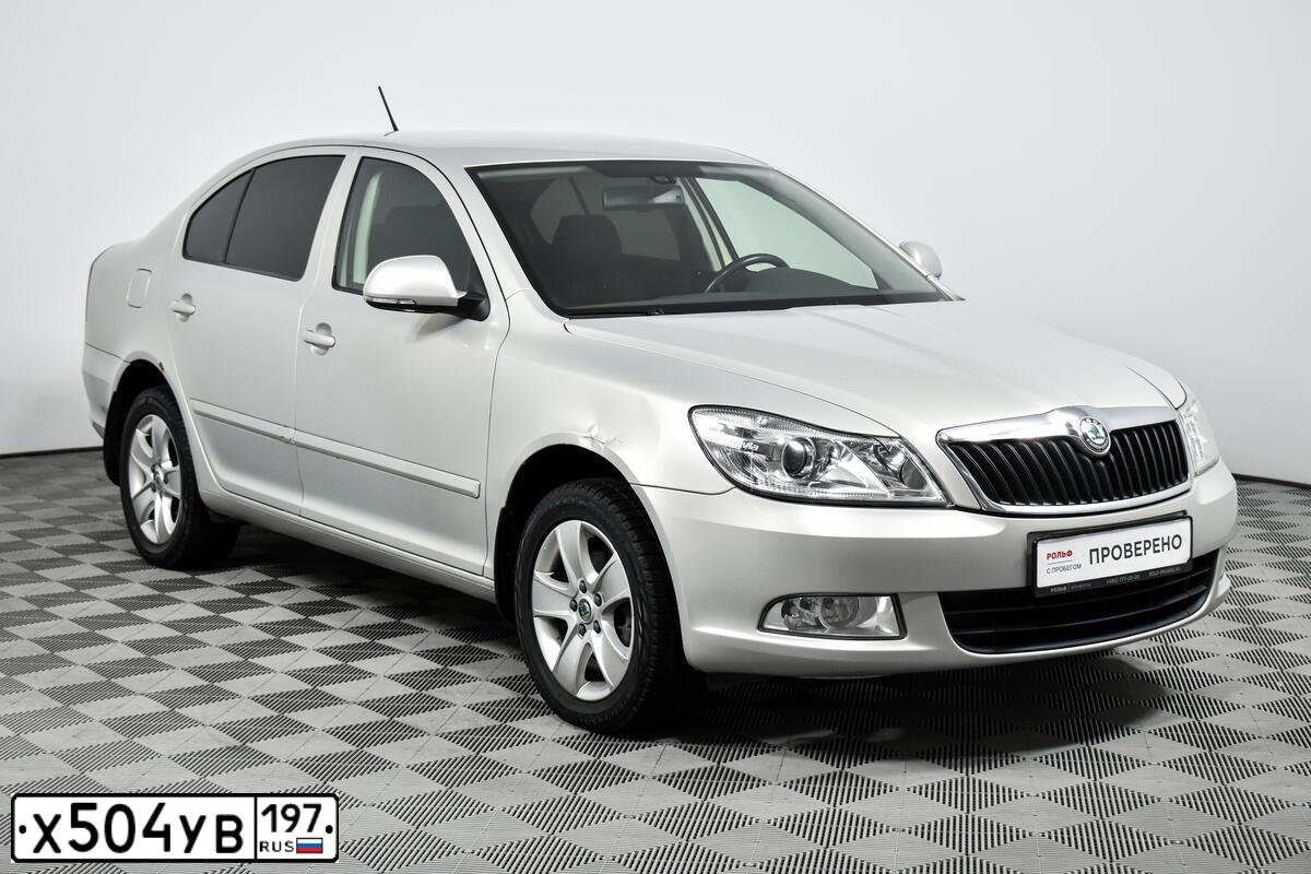 Фото автомобиля SKODA OCTAVIA, 2012 — госномер Х504УВ197. Цвет: Серебристо-Желтый