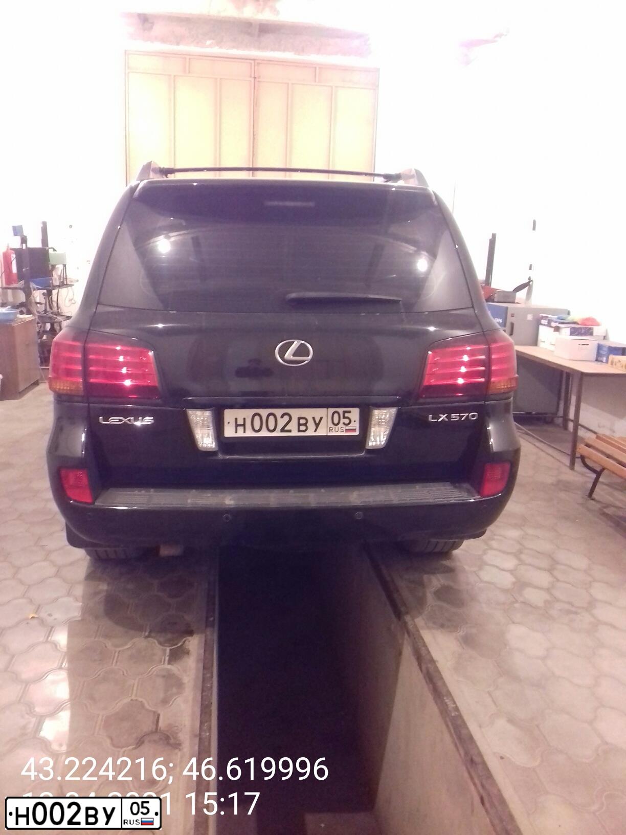 Фото автомобиля LEXUS LX, 2010 — госномер Н002ВУ05. Цвет: ЧЕРНЫЙ