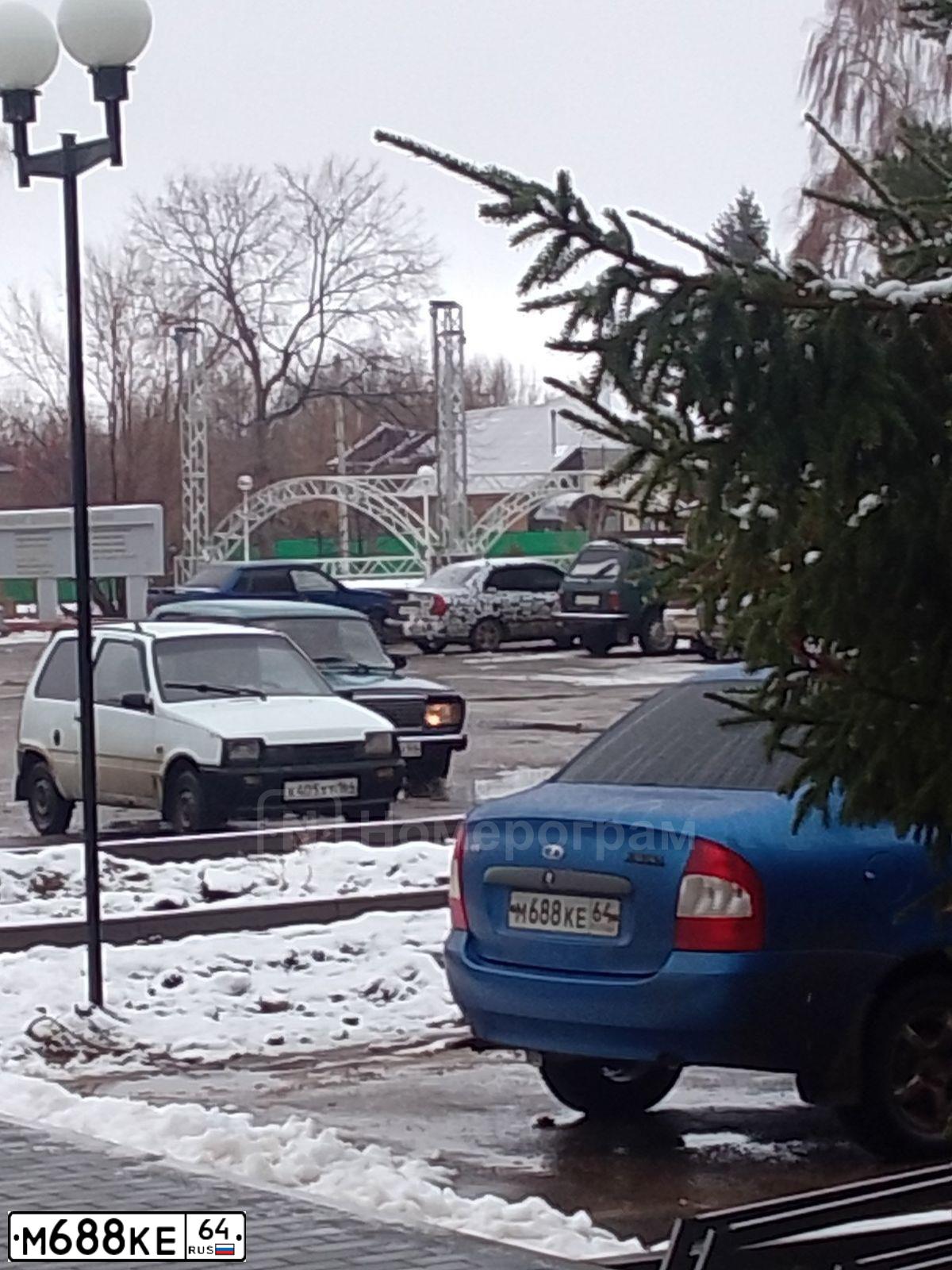Фото автомобиля LADA 1118 KALINA, 2006 — госномер М688КЕ64. Цвет: ЯРКО СИНИЙ