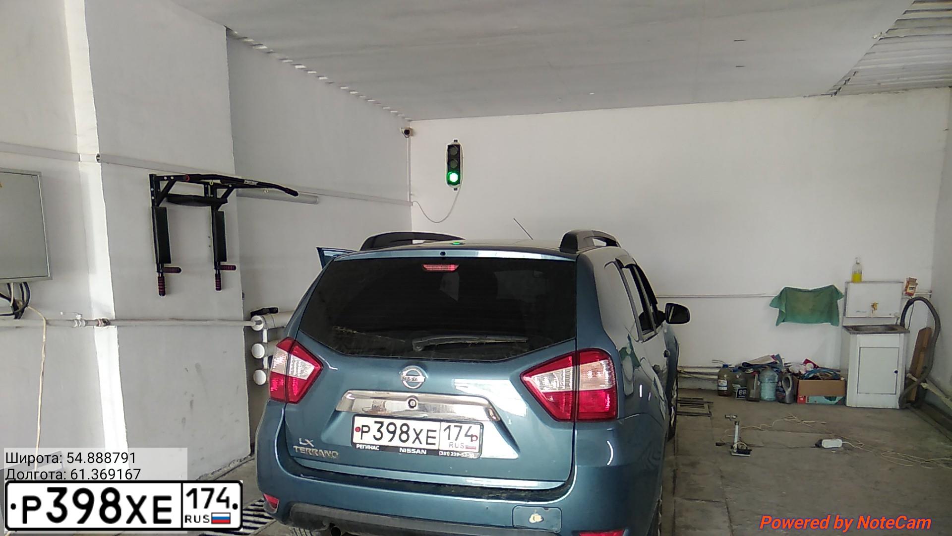 Фото автомобиля NISSAN TERRANO, 2017 — госномер Р398ХЕ174. Цвет: СИНИЙ