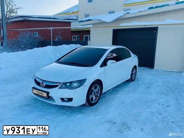 Фото автомобиля HONDA CIVIC, 2011 — госномер В212АМ12. Цвет: Белый