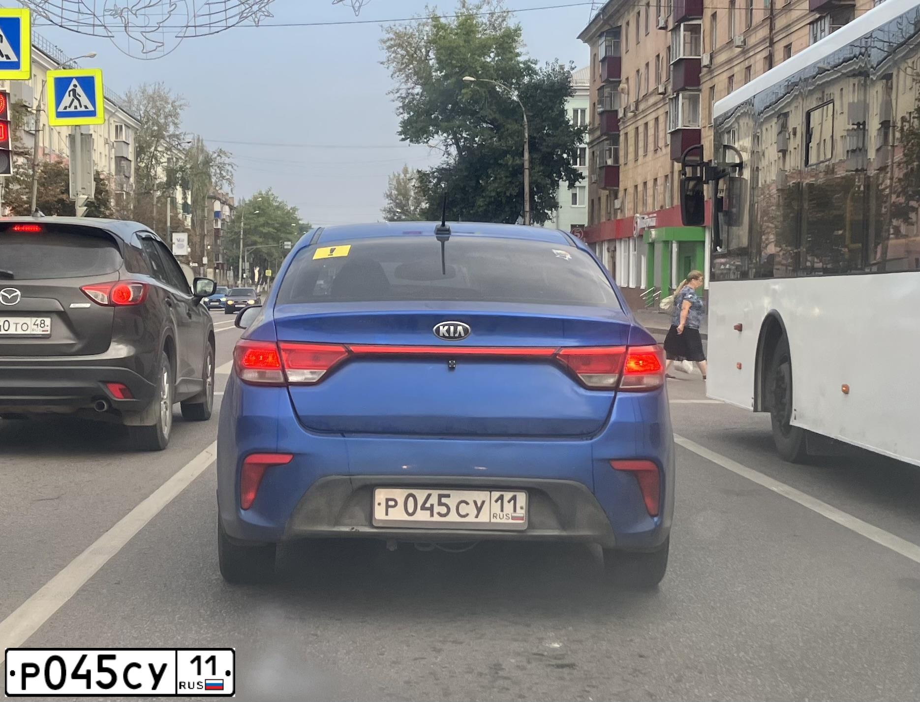 Фото автомобиля KIA RIO, 2017 — госномер Р179МХ48. Цвет: синий