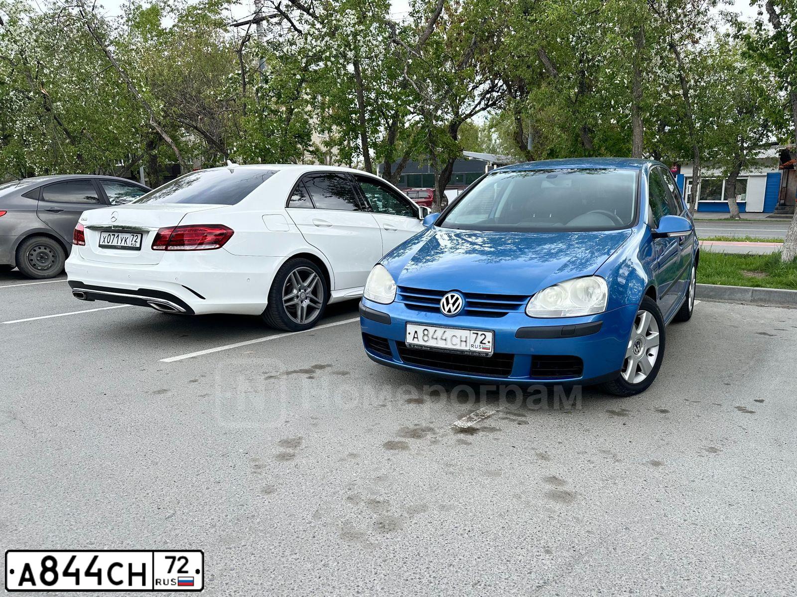 Фото автомобиля VOLKSWAGEN GOLF, 2004 — госномер А844СН72. Цвет: СИНИЙ
