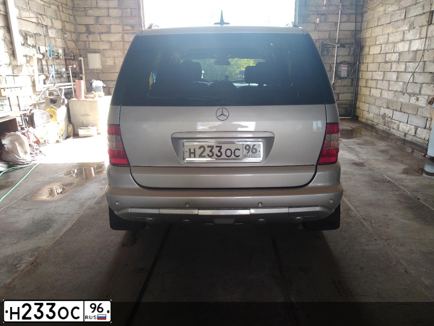 Фото автомобиля MERCEDES M-KLASSE, 2003 — госномер Н233ОС96. Цвет: СВЕТЛО-СЕРЫЙ