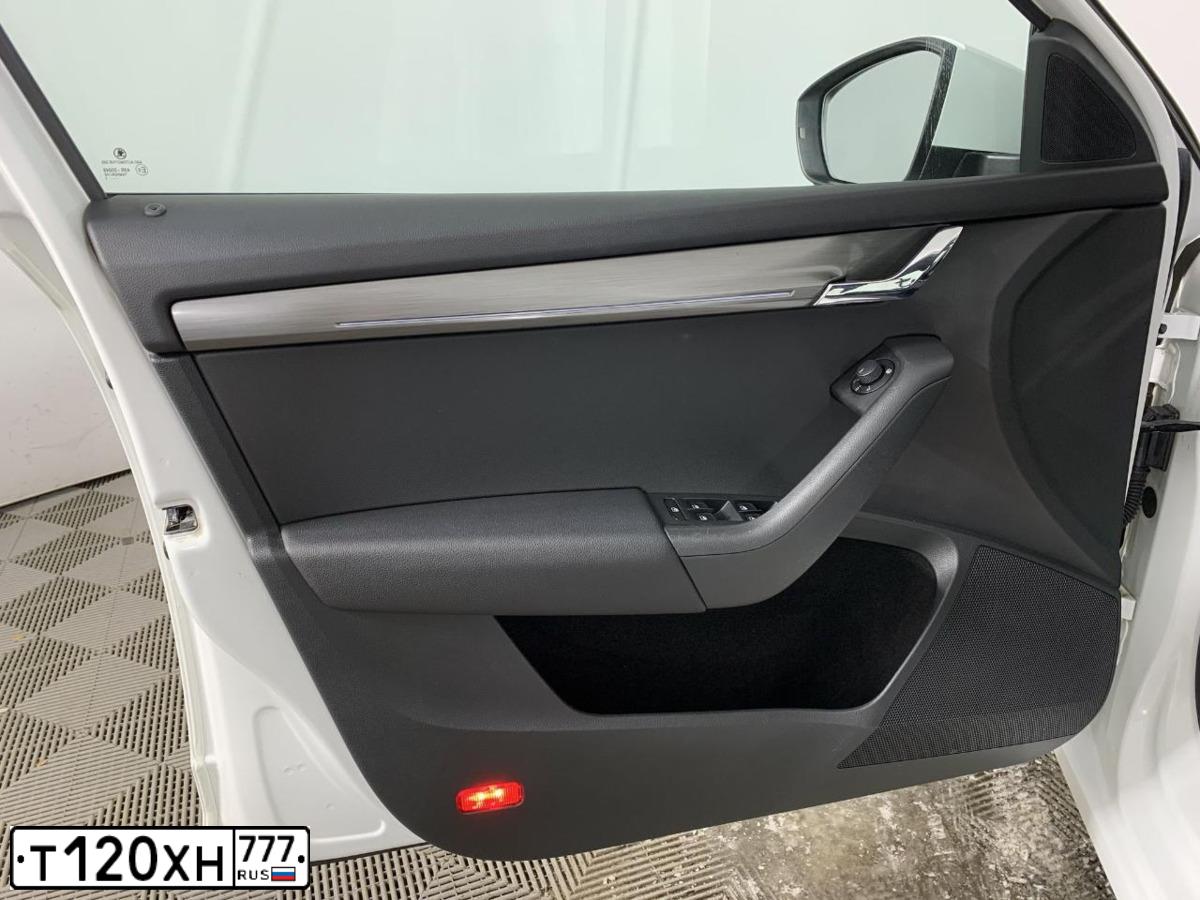Фото автомобиля SKODA OCTAVIA, 2017 — госномер У075НЕ136