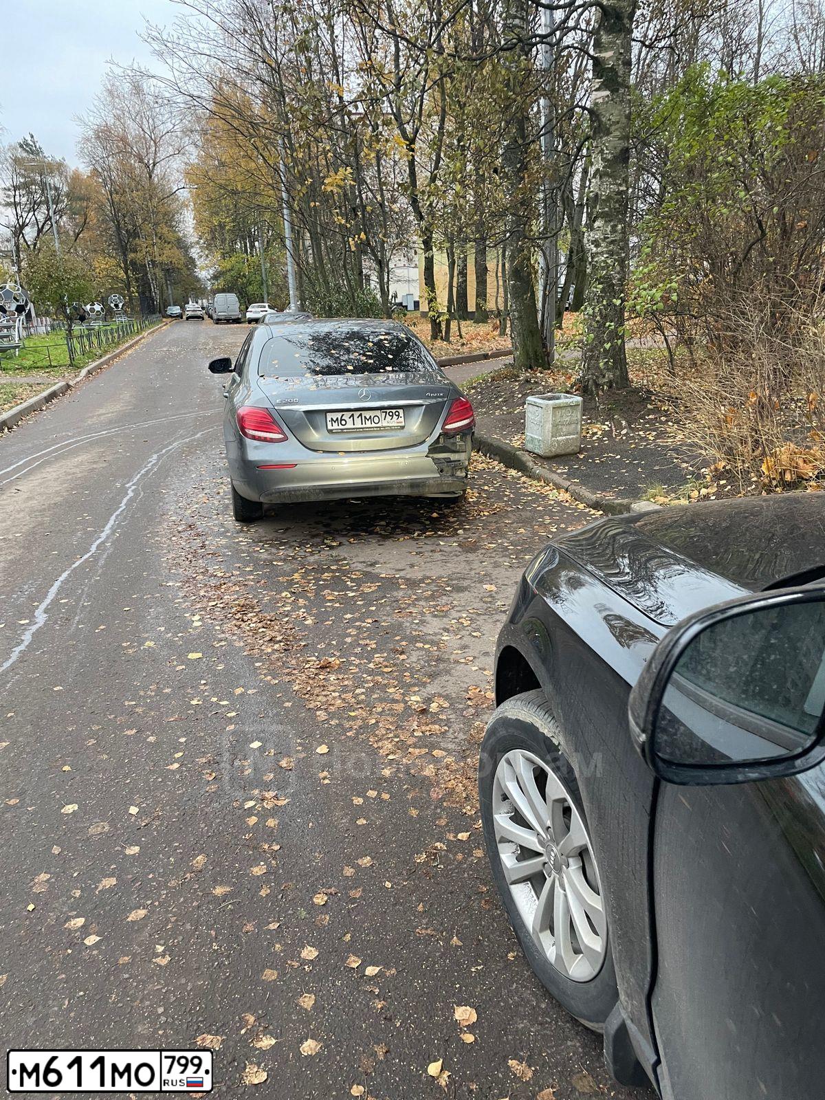 Фото автомобиля MERCEDES E-KLASSE, 2018 — госномер М611МО799. Цвет: Серый