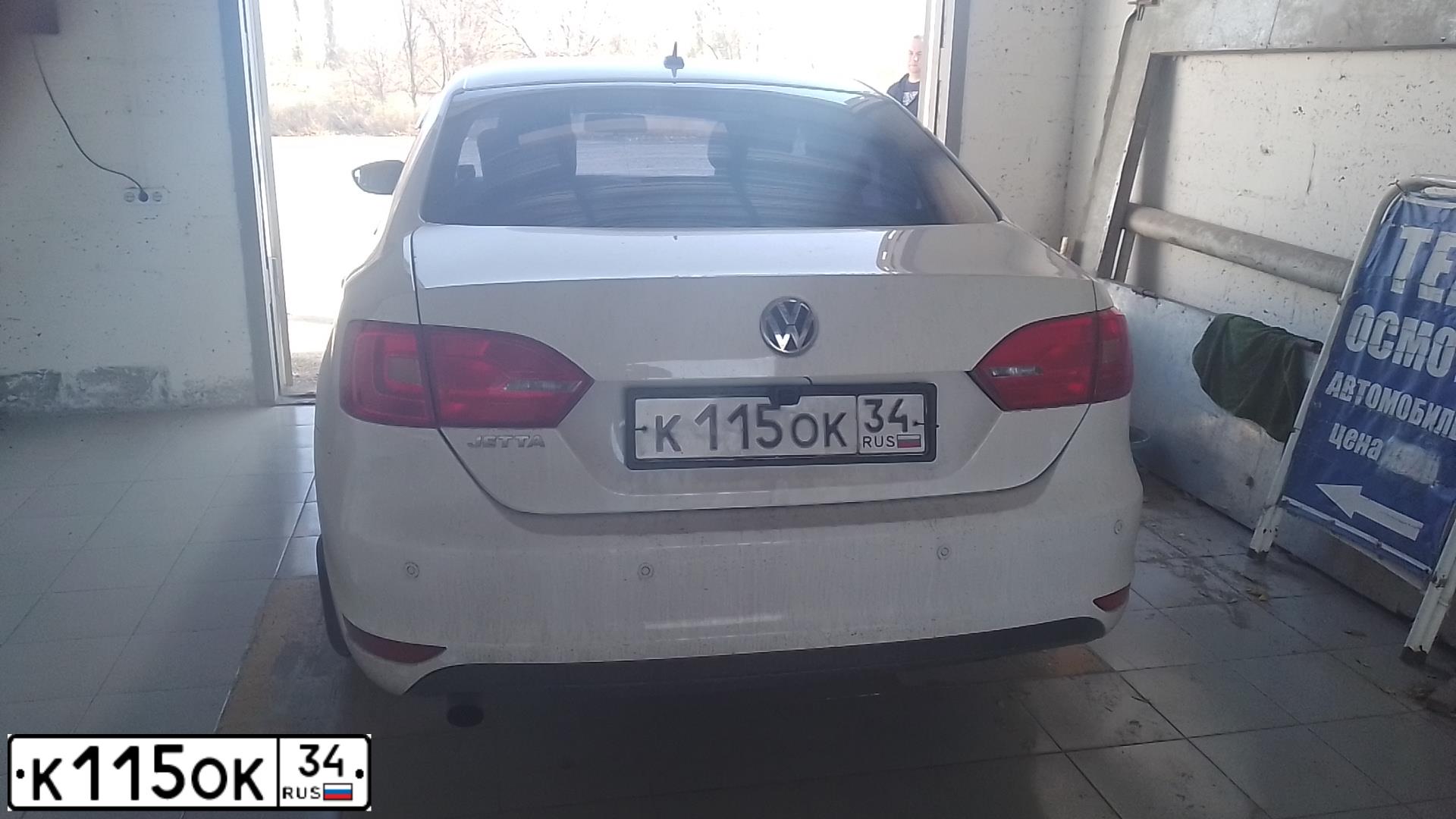 Фото автомобиля VOLKSWAGEN JETTA, 2012 — госномер Р610ЕС790. Цвет: БЕЛЫЙ