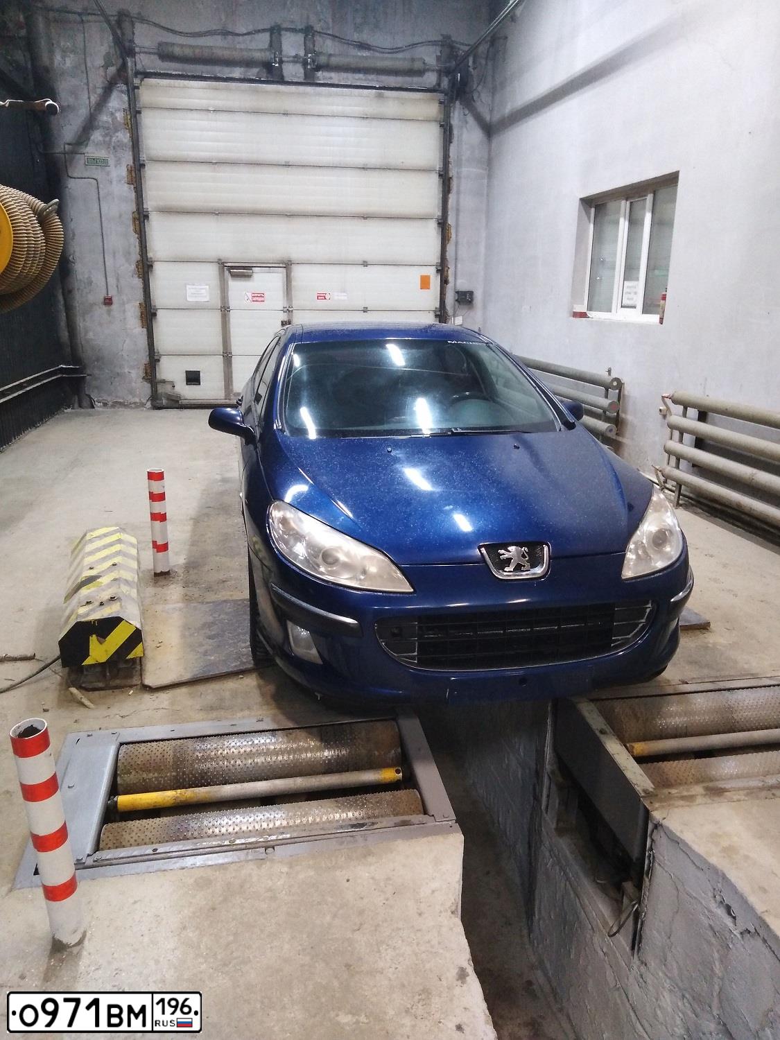 Фото автомобиля PEUGEOT 407, 2006 — госномер Е212НС186. Цвет: синий