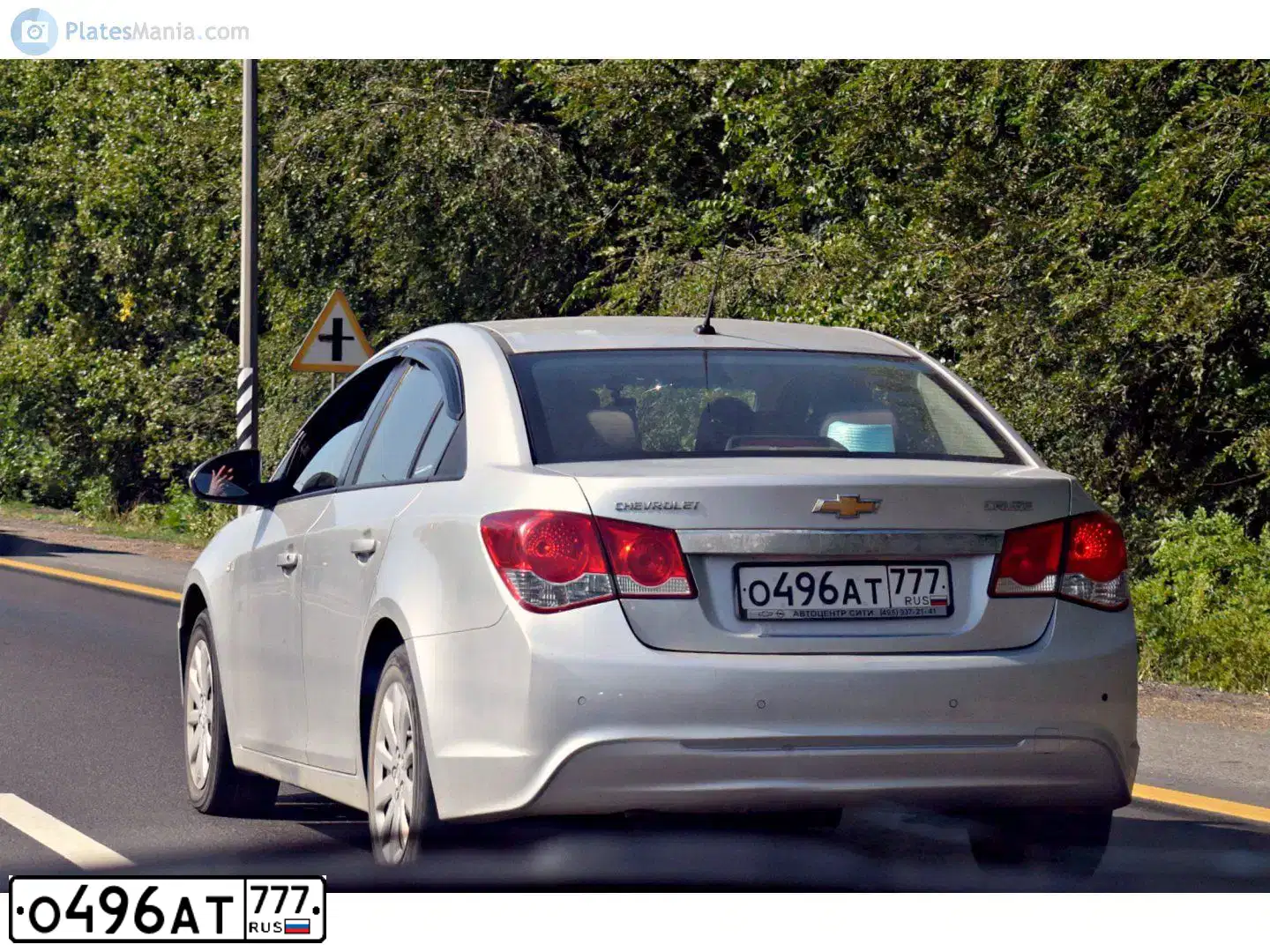 Фото автомобиля CHEVROLET CRUZE, 2013 — госномер Т574УТ31. Цвет: СЕРЕБРИСТЫЙ МЕТАЛЛИК