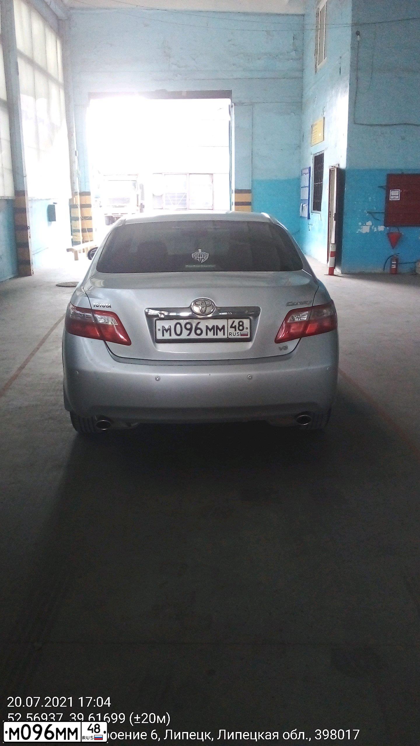 Фото автомобиля TOYOTA CAMRY, 2005 — госномер М096ММ48. Цвет: СЕРЕБРИСТЫЙ