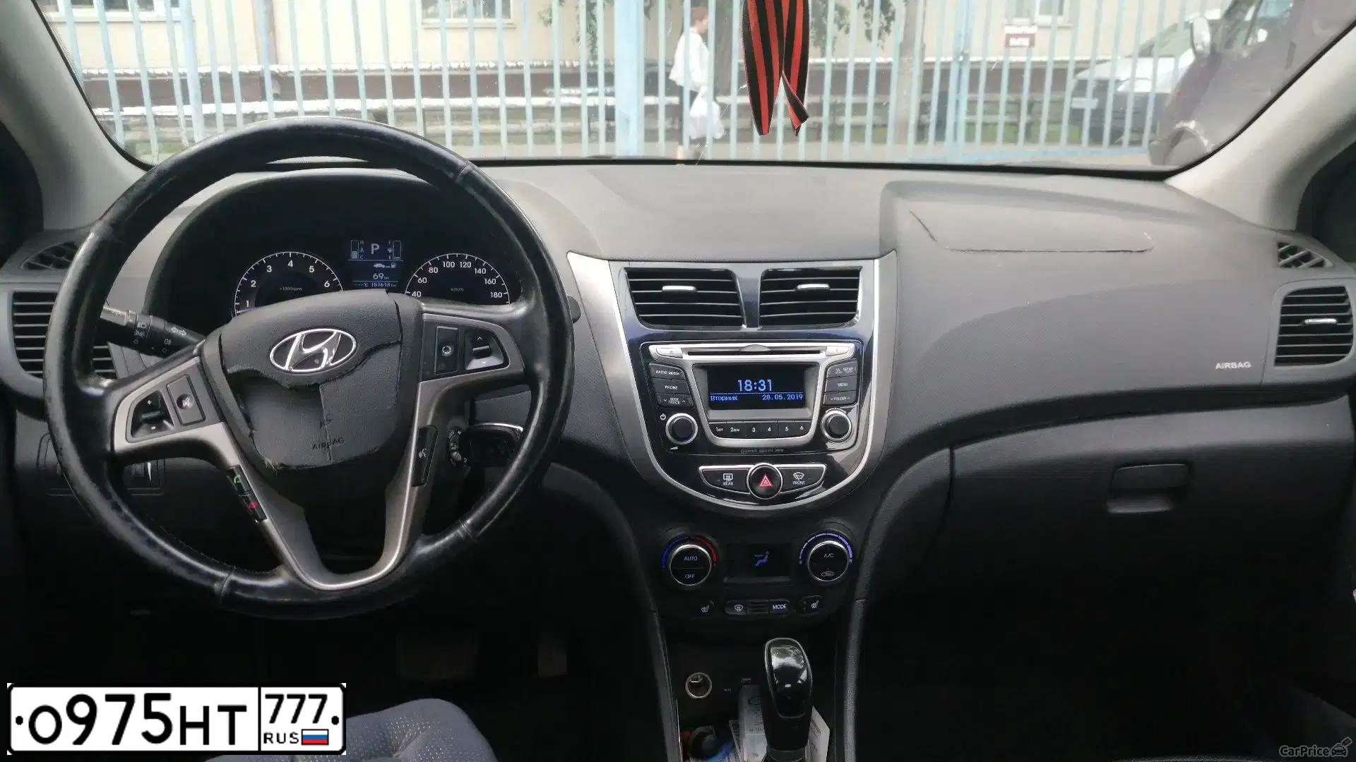 Фото автомобиля HYUNDAI SOLARIS, 2015 — госномер В376КН06. Цвет: СЕРЕБРИСТЫЙ