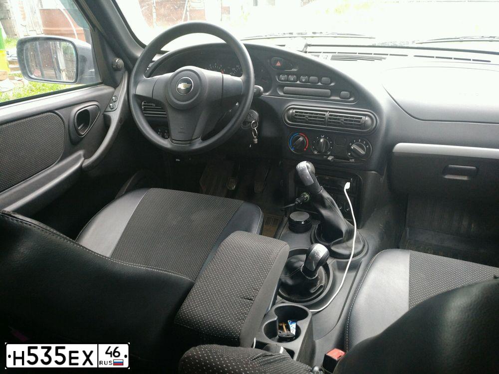Фото автомобиля CHEVROLET NIVA, 2013 — госномер Н535ЕХ46. Цвет: Светло-Серебристый металлик