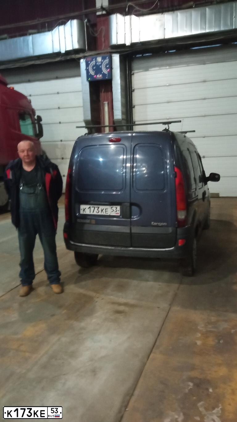 Фото автомобиля RENAULT KANGOO, 2005 — госномер У070РВ790. Цвет: синий