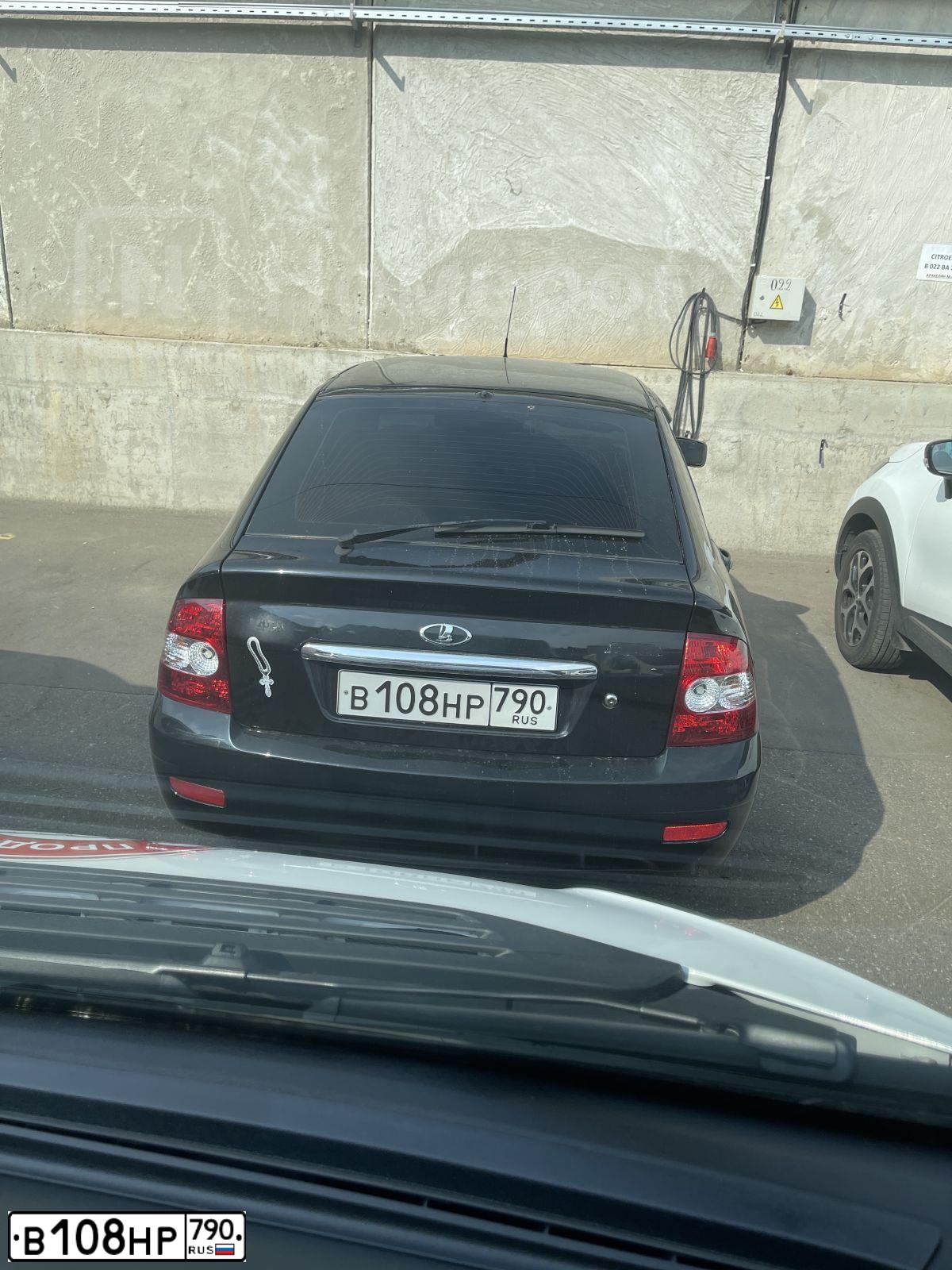 Фото автомобиля LADA 2172 PRIORA, 2011 — госномер А712КК799. Цвет: СИНЕ-ЧЕРНЫЙ