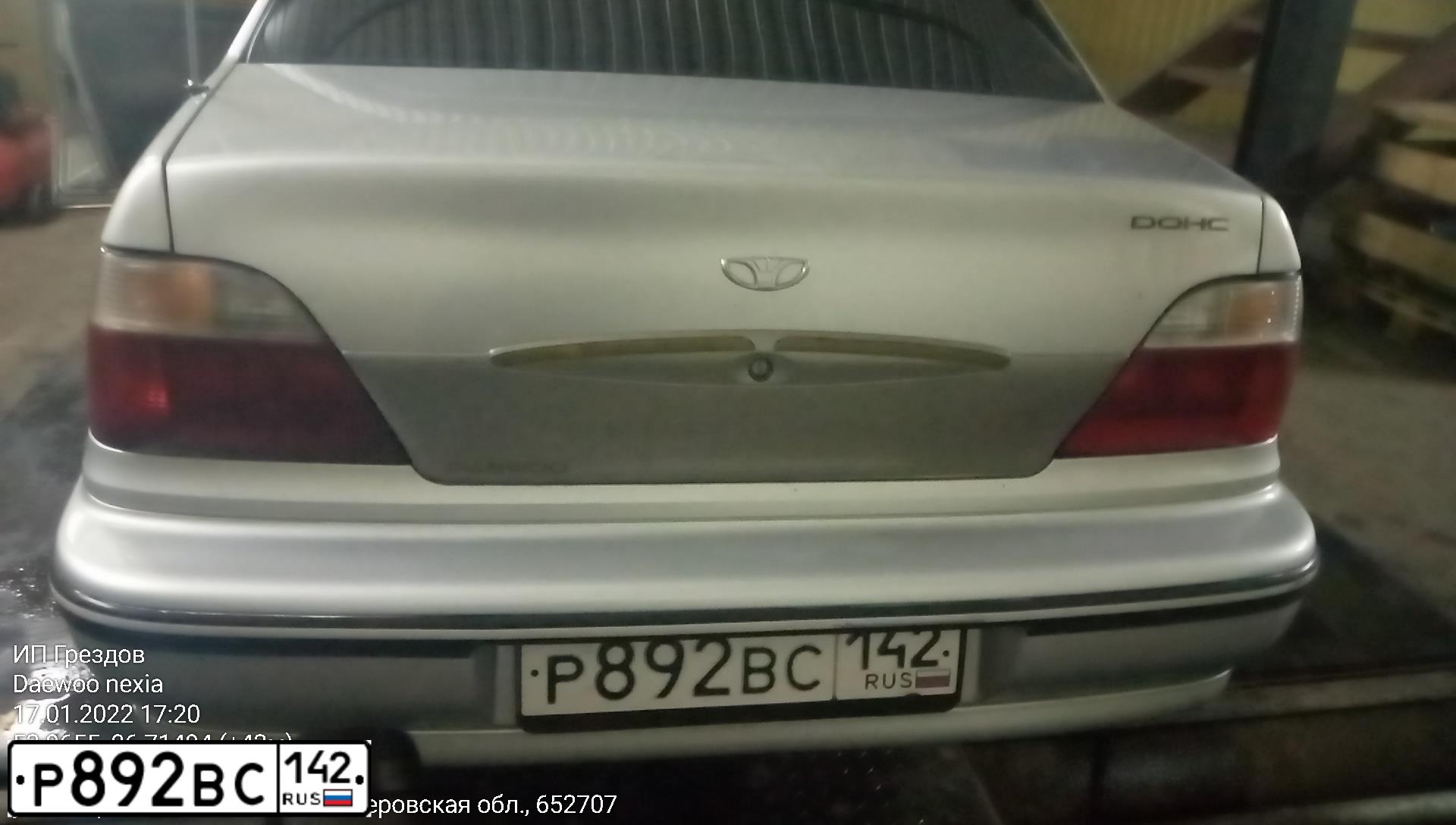 Фото автомобиля DAEWOO NEXIA, 2004 — госномер Р892ВС142. Цвет: БЕЛЫЙ СВЕТЛО-СЕРЫЙ