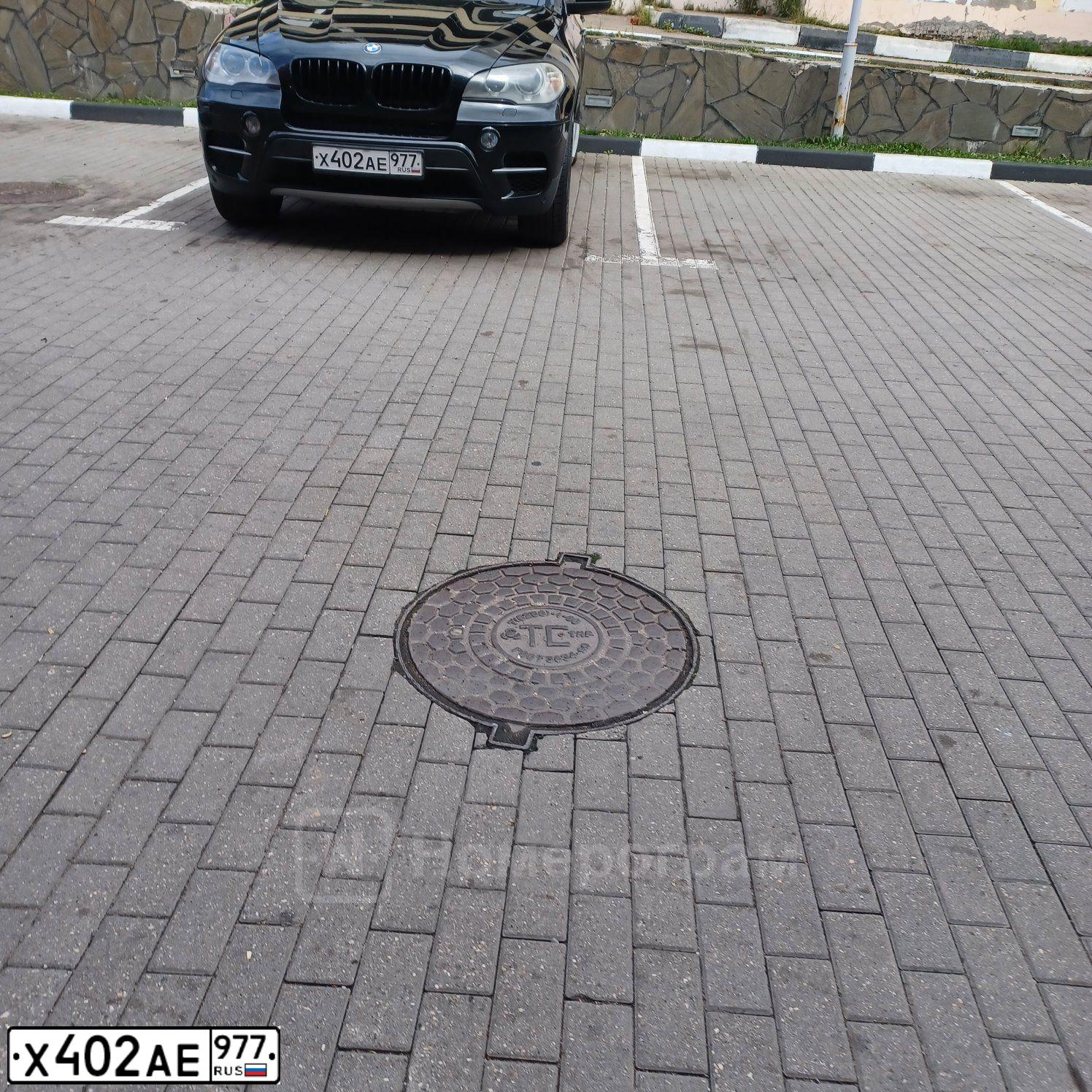 Фото автомобиля BMW X5, 2011 — госномер Х402АЕ977. Цвет: ЧЕРНЫЙ