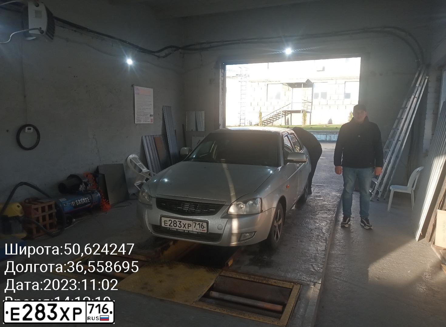 Фото автомобиля LADA 2172 PRIORA, 2009 — госномер У828ЕХ31. Цвет: СВЕТЛО-СЕРЕБР.МЕТАЛЛИК