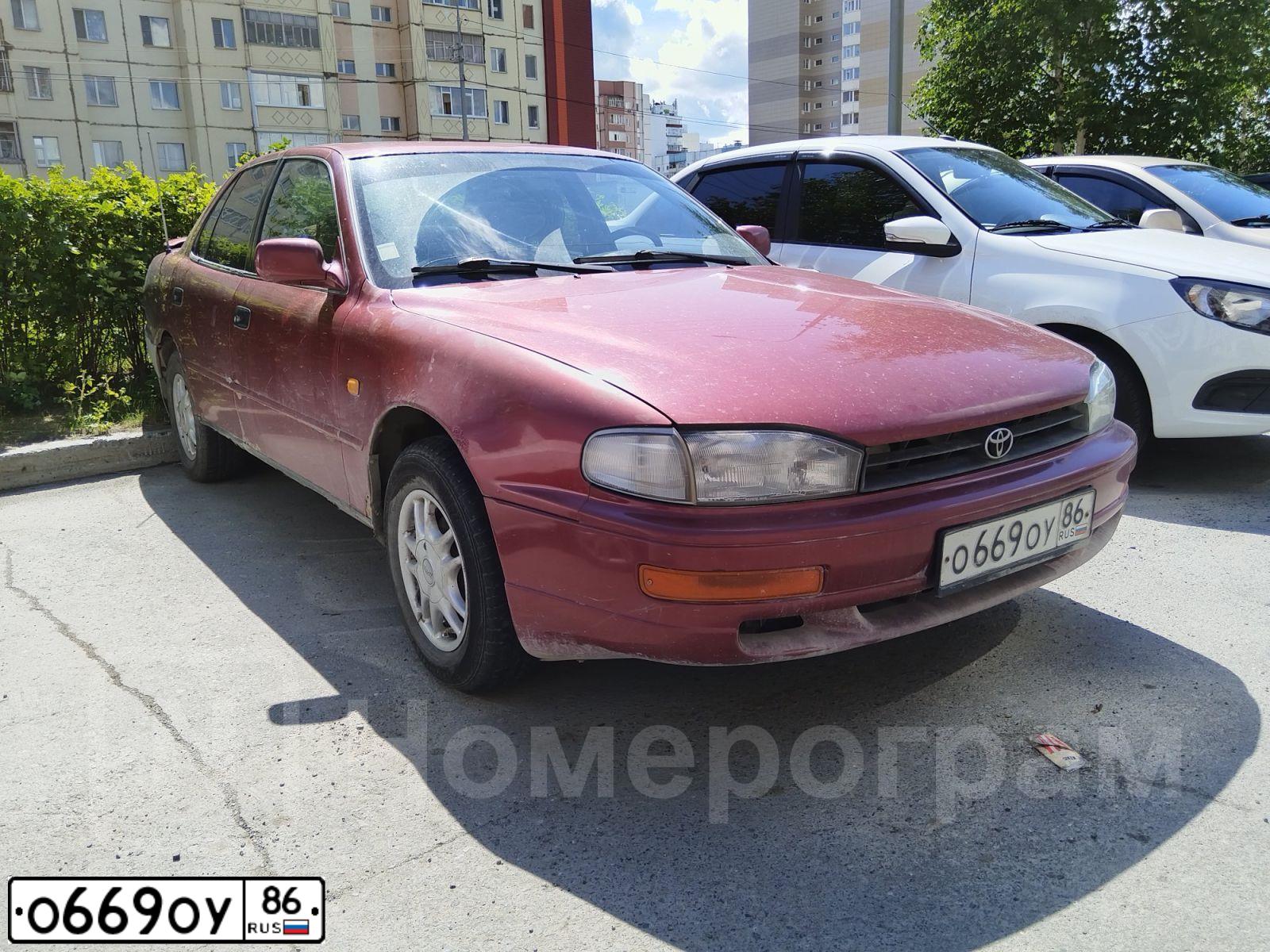 Фото автомобиля TOYOTA CAMRY, 1994 — госномер О669ОУ86. Цвет: ТЕМНО-КРАСНЫЙ