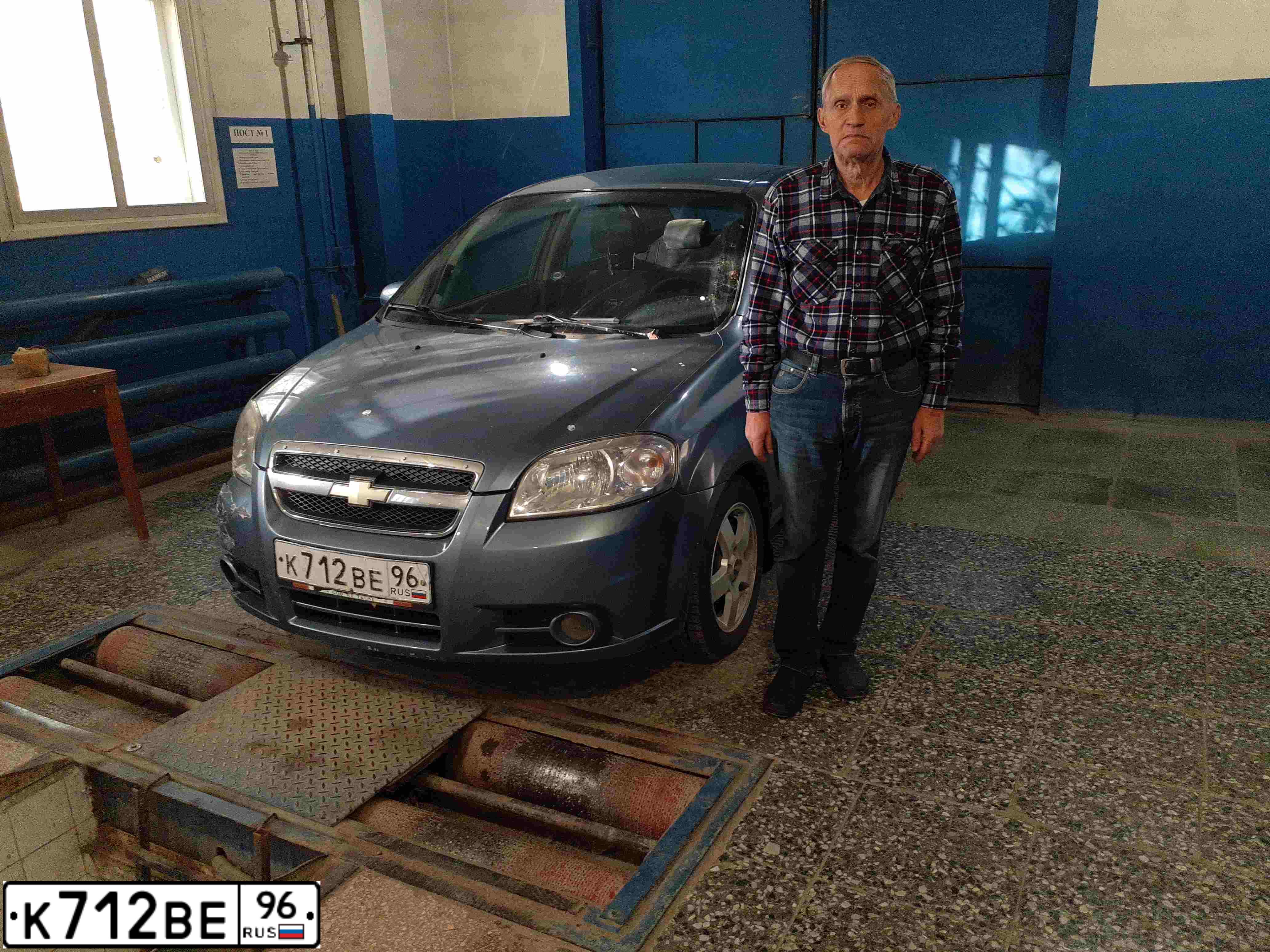 Фото автомобиля CHEVROLET AVEO, 2007 — госномер К712ВЕ96. Цвет: голубой
