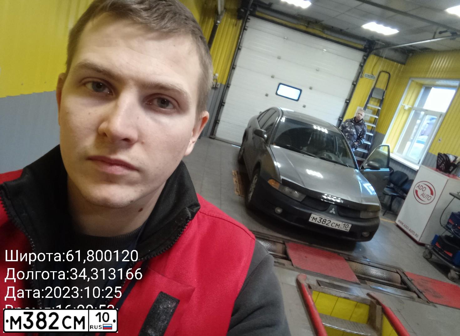 Фото автомобиля MITSUBISHI GALANT, 2001 — госномер М382СМ10. Цвет: СЕРЫЙ