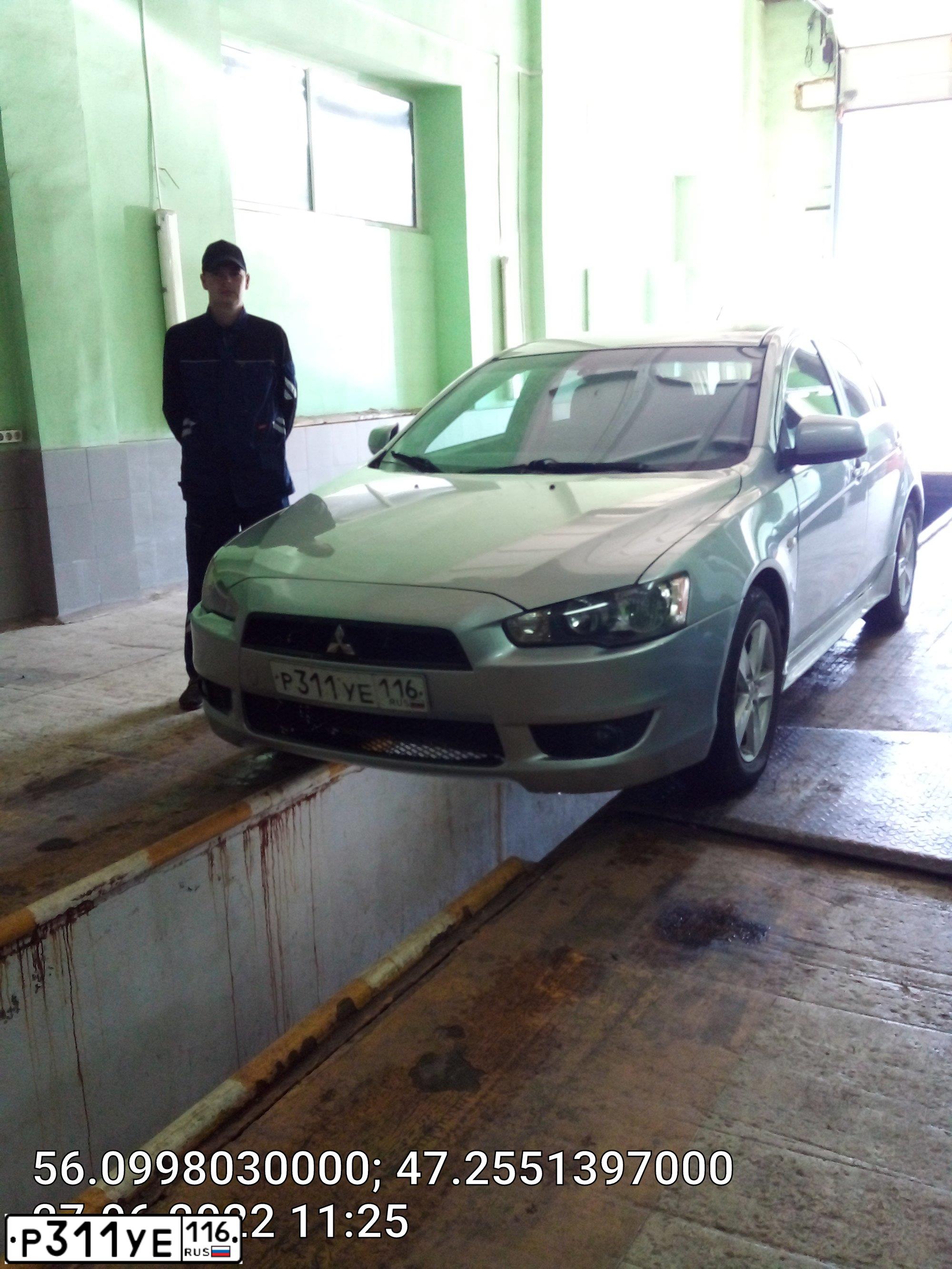 Фото автомобиля MITSUBISHI LANCER, 2008 — госномер О370ОР790. Цвет: СЕРЫЙ