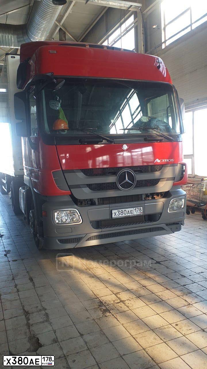 Фото автомобиля MERCEDES ACTROS, 2017 — госномер Х380АЕ178. Цвет: Красный