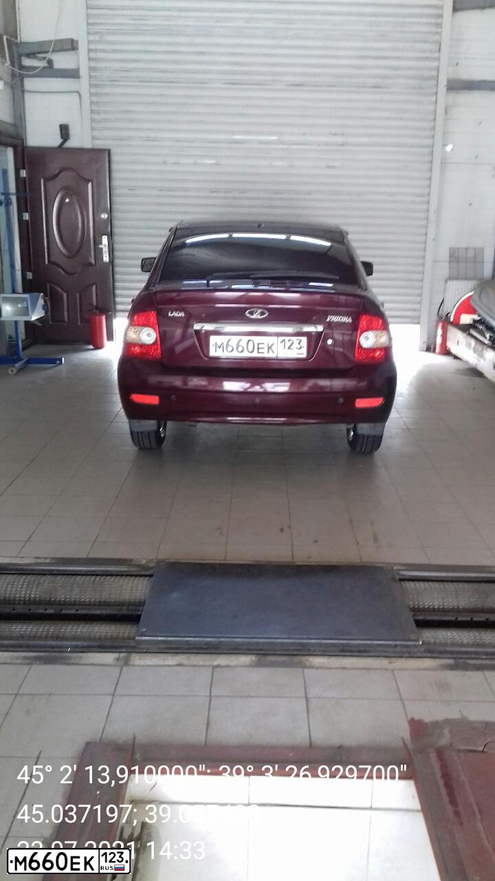 Фото автомобиля LADA 2172 PRIORA, 2008 — госномер М660ЕК123. Цвет: ТЕМНО-ВИШНЕВЫЙ