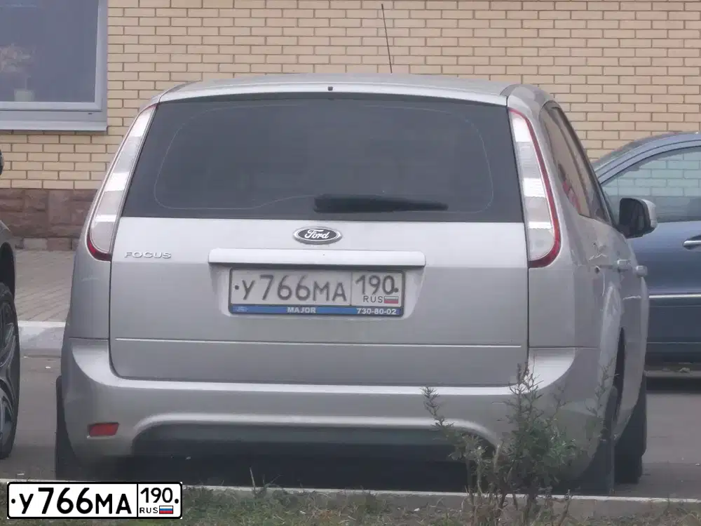 Фото автомобиля FORD FOCUS, 2010 — госномер У766МА190. Цвет: СЕРЫЙ СВЕТЛЫЙ
