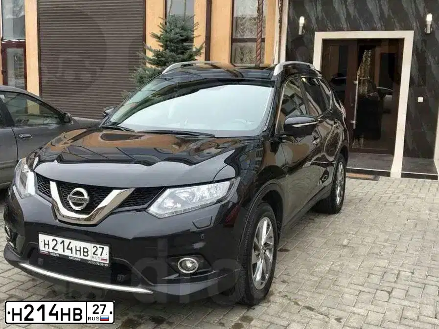 Фото автомобиля NISSAN X-TRAIL, 2015 — госномер Р321НА154. Цвет: ЧЕРНЫЙ