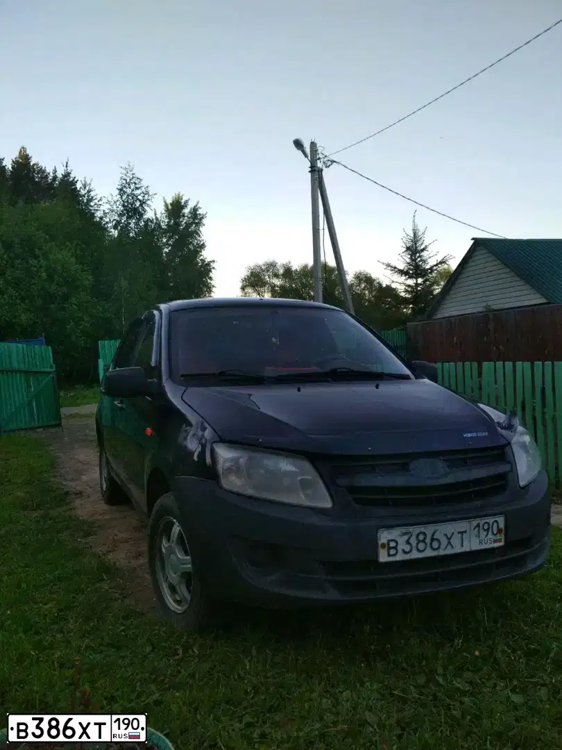 Фото автомобиля LADA 2190 GRANTA, 2012 — госномер Х013СХ62. Цвет: СЕРО-ЧЕРНЫЙ