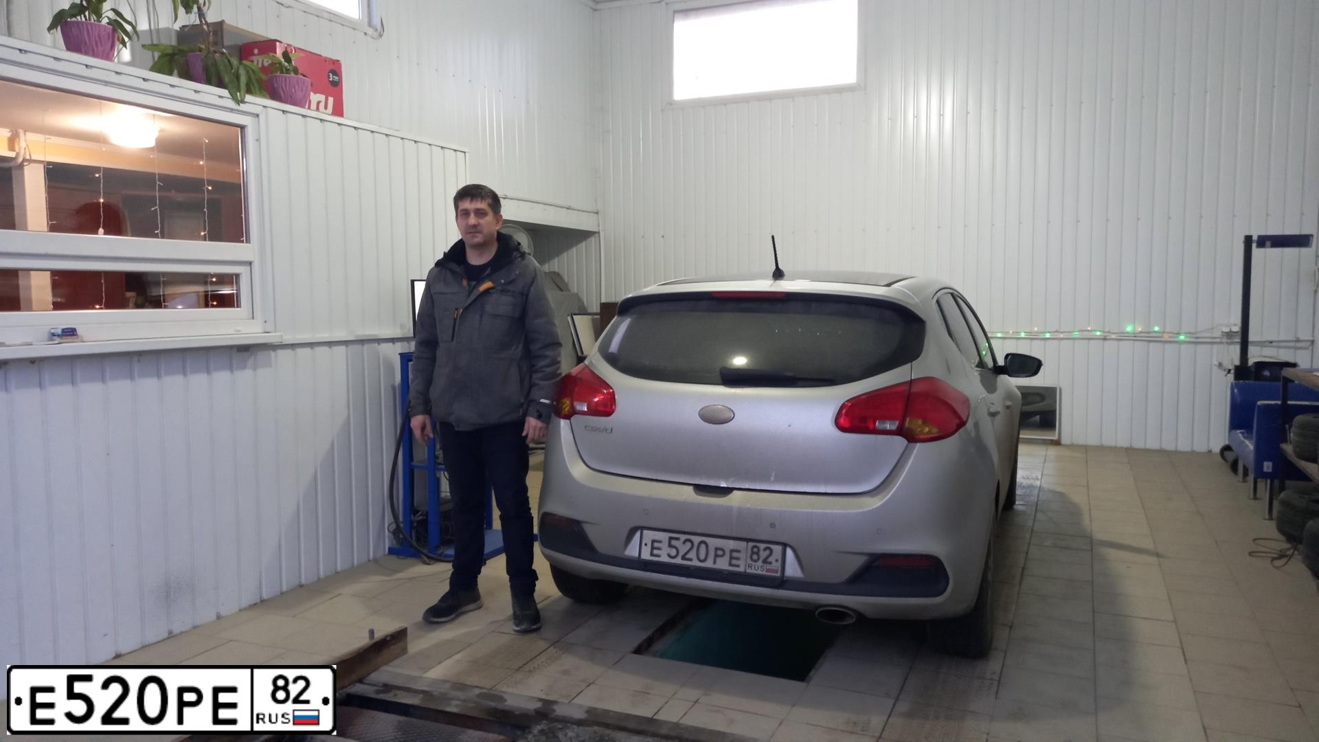 Фото автомобиля KIA CEED JD, 2012 — госномер В803НВ92. Цвет: ПЕРЛАМУТРОВО-СЕРЕБРИСТЫЙ