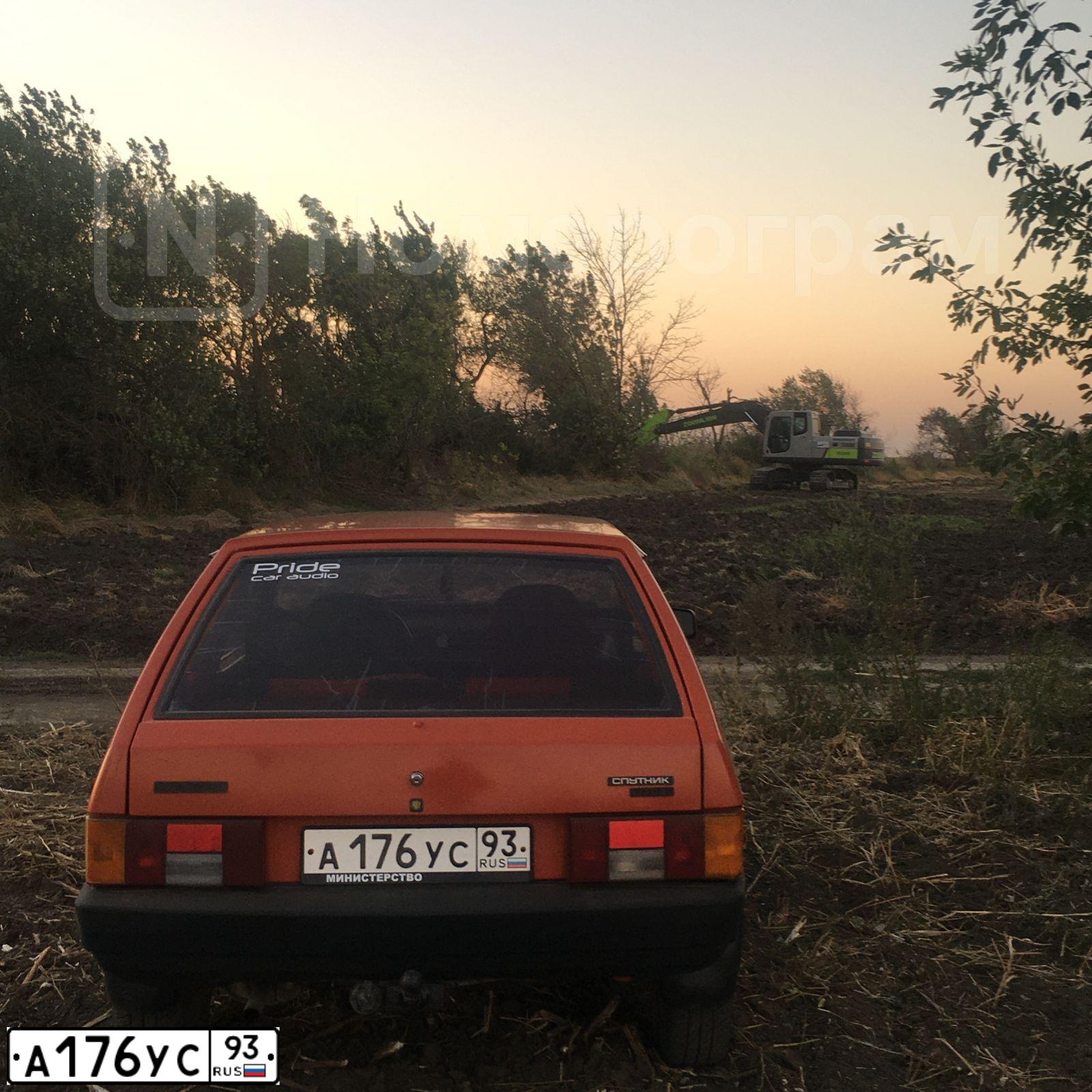Фото автомобиля LADA 2108, 1985 — госномер М738ЕС193. Цвет: Красный