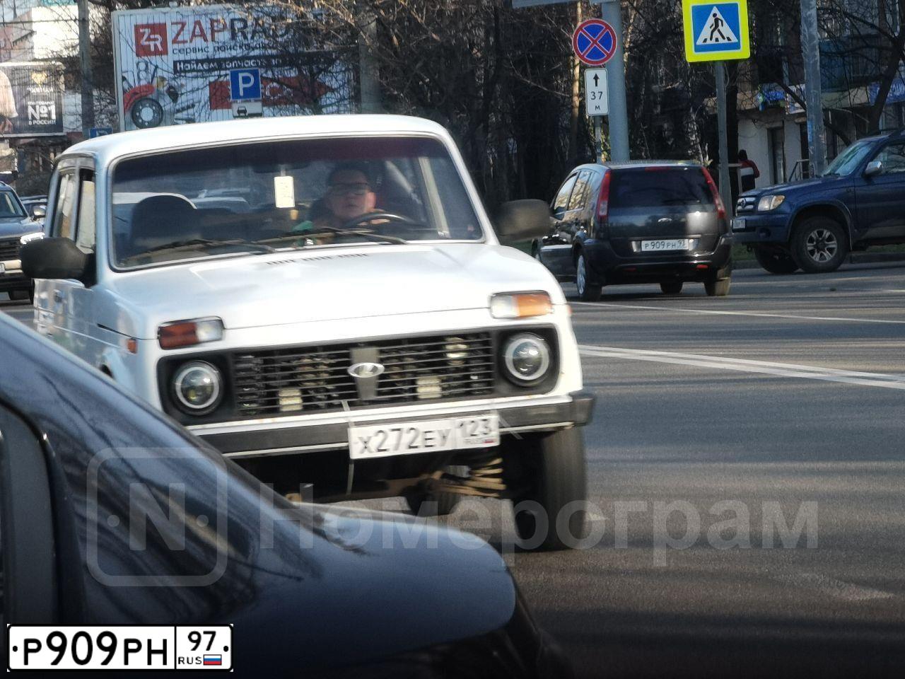 Фото автомобиля LANDROVER RANGE ROVER, 2004 — госномер Р984ЕМ150. Цвет: ЧЕРНЫЙ