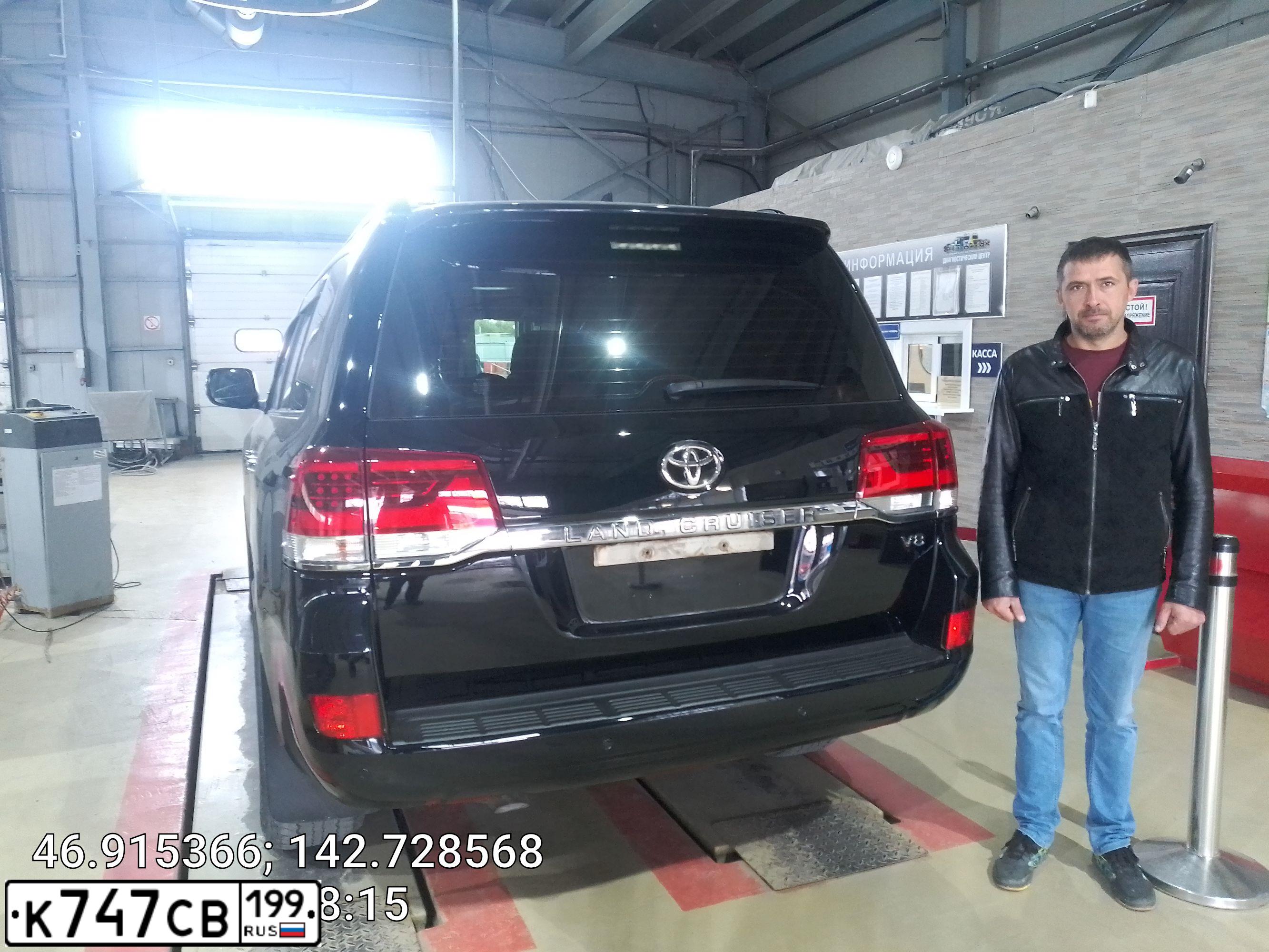 Фото автомобиля TOYOTA LANDCRUISER 200, 2008 — госномер В147ОТ777. Цвет: СЕРЫЙ