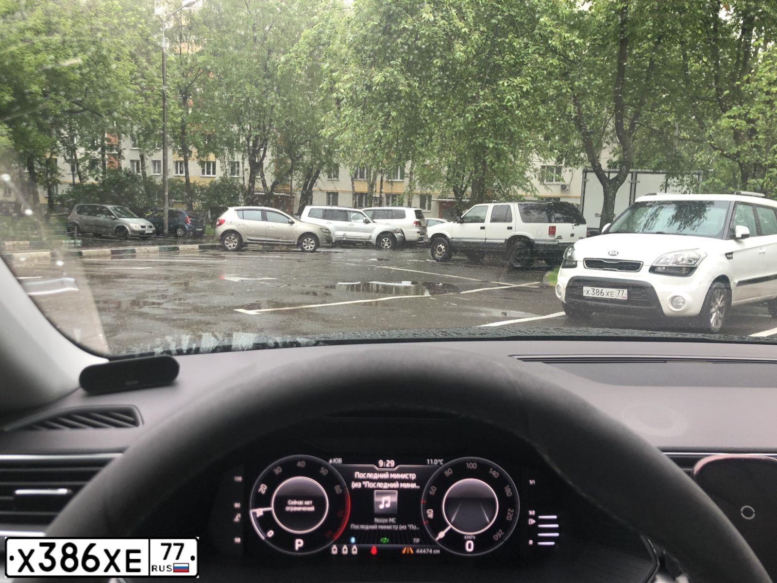 Фото автомобиля KIA SOUL, 2013 — госномер Н346СК198. Цвет: Белый