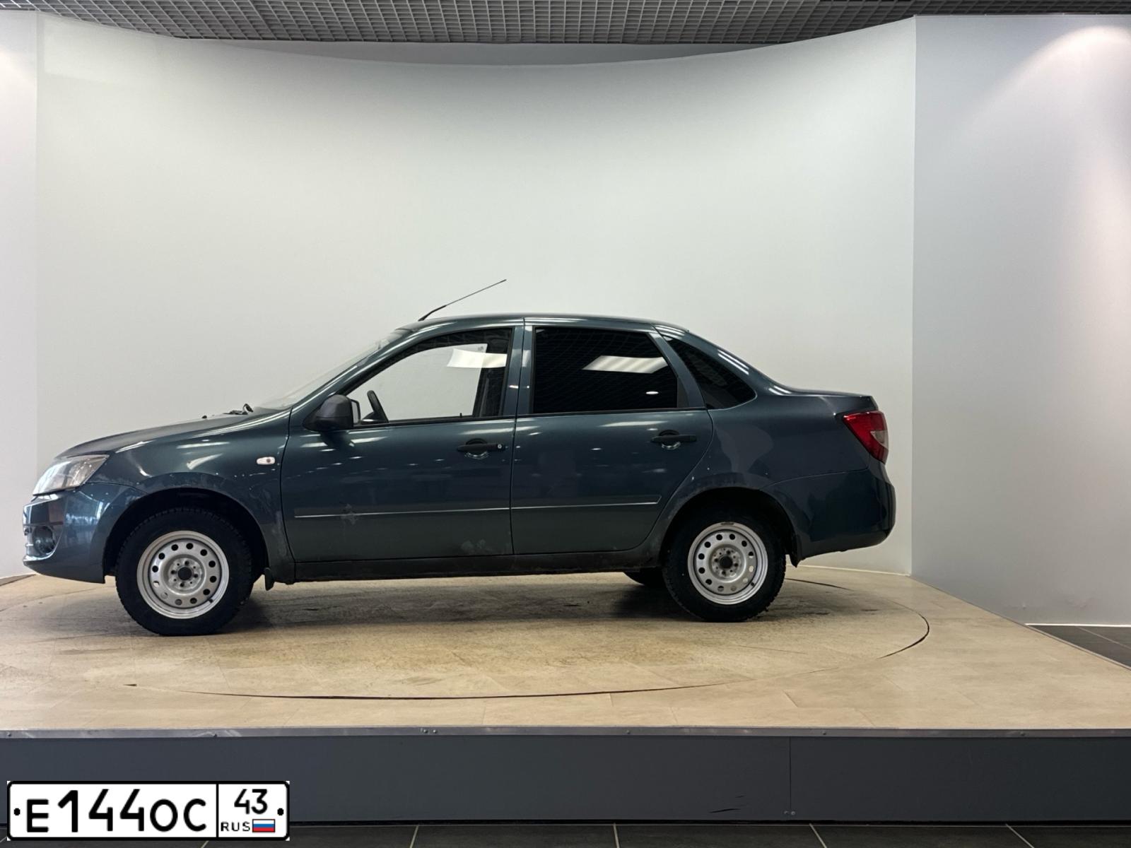 Фото автомобиля LADA 2190 GRANTA, 2013 — госномер Е144ОС43. Цвет: Серо-Синий