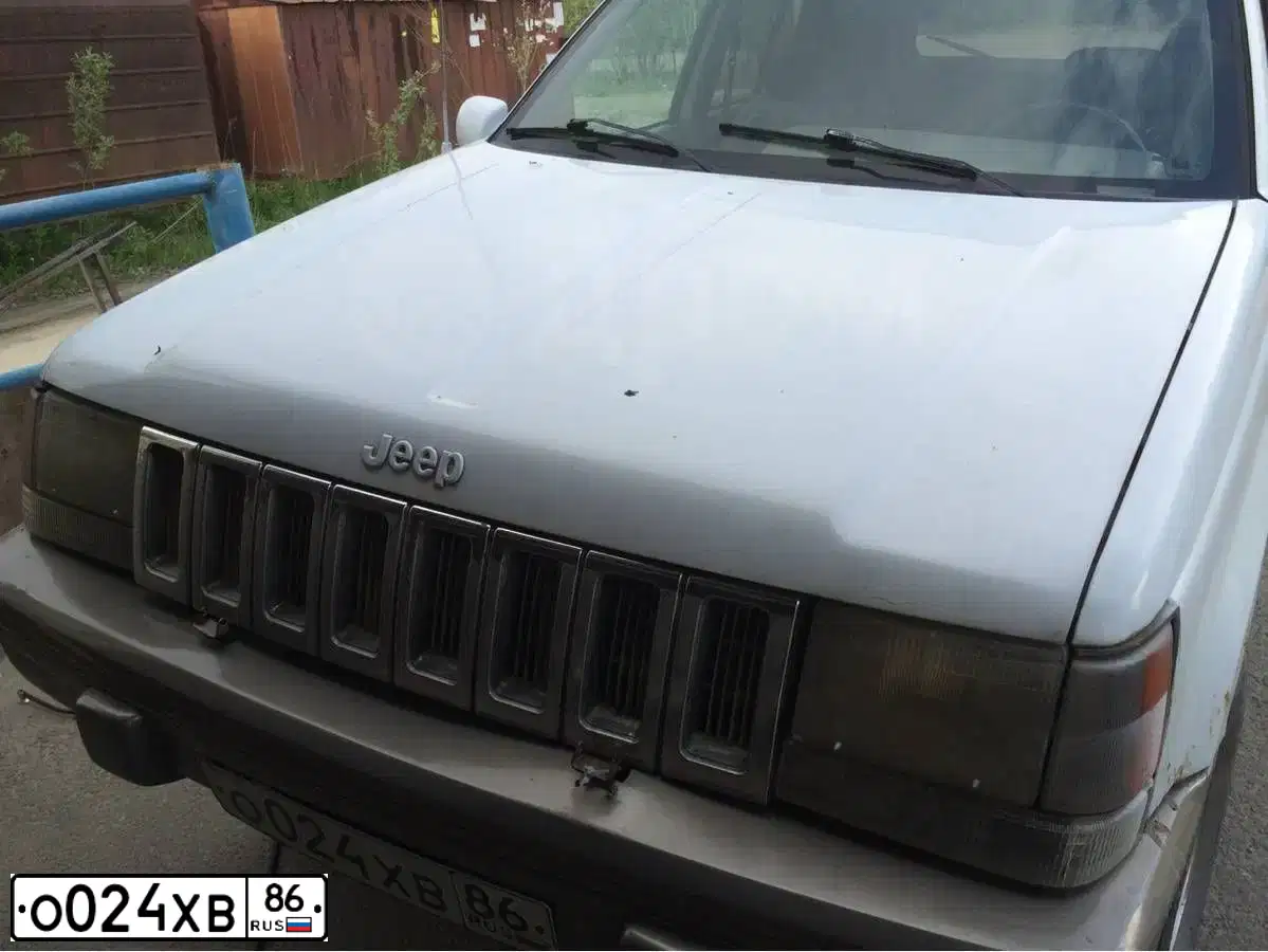 Фото автомобиля JEEP GRAND CHEROKEE, 1992 — госномер А771ВТ186. Цвет: Белый