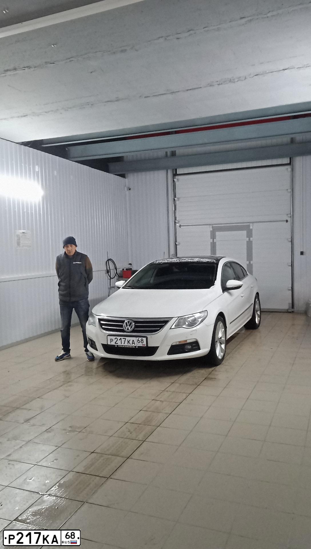 Фото автомобиля VOLKSWAGEN PASSAT, 2011 — госномер О111СР68. Цвет: Белый
